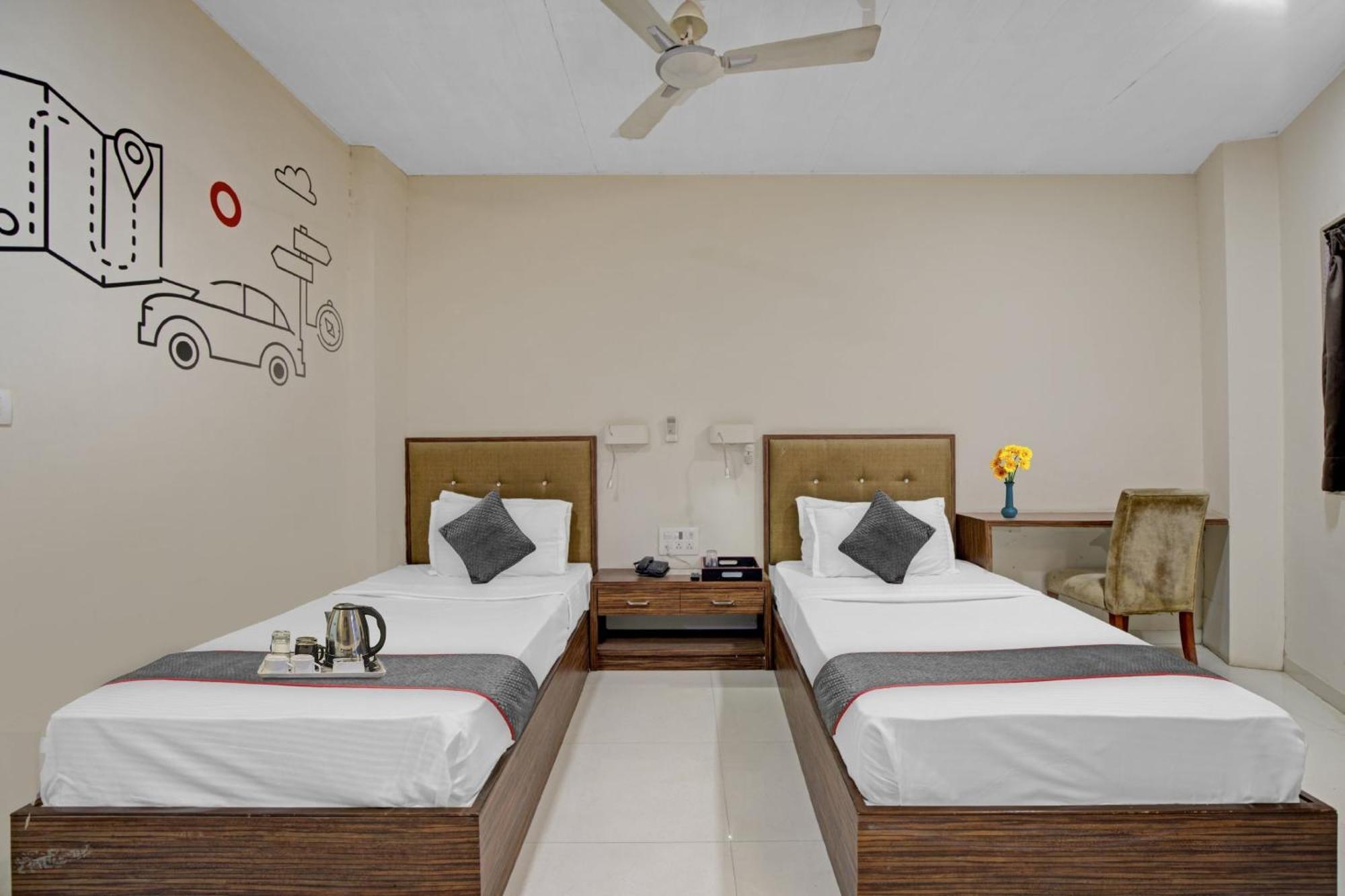 Hotel O The Kia Residency Hotel And Banquet Ahmedabad Exterior foto