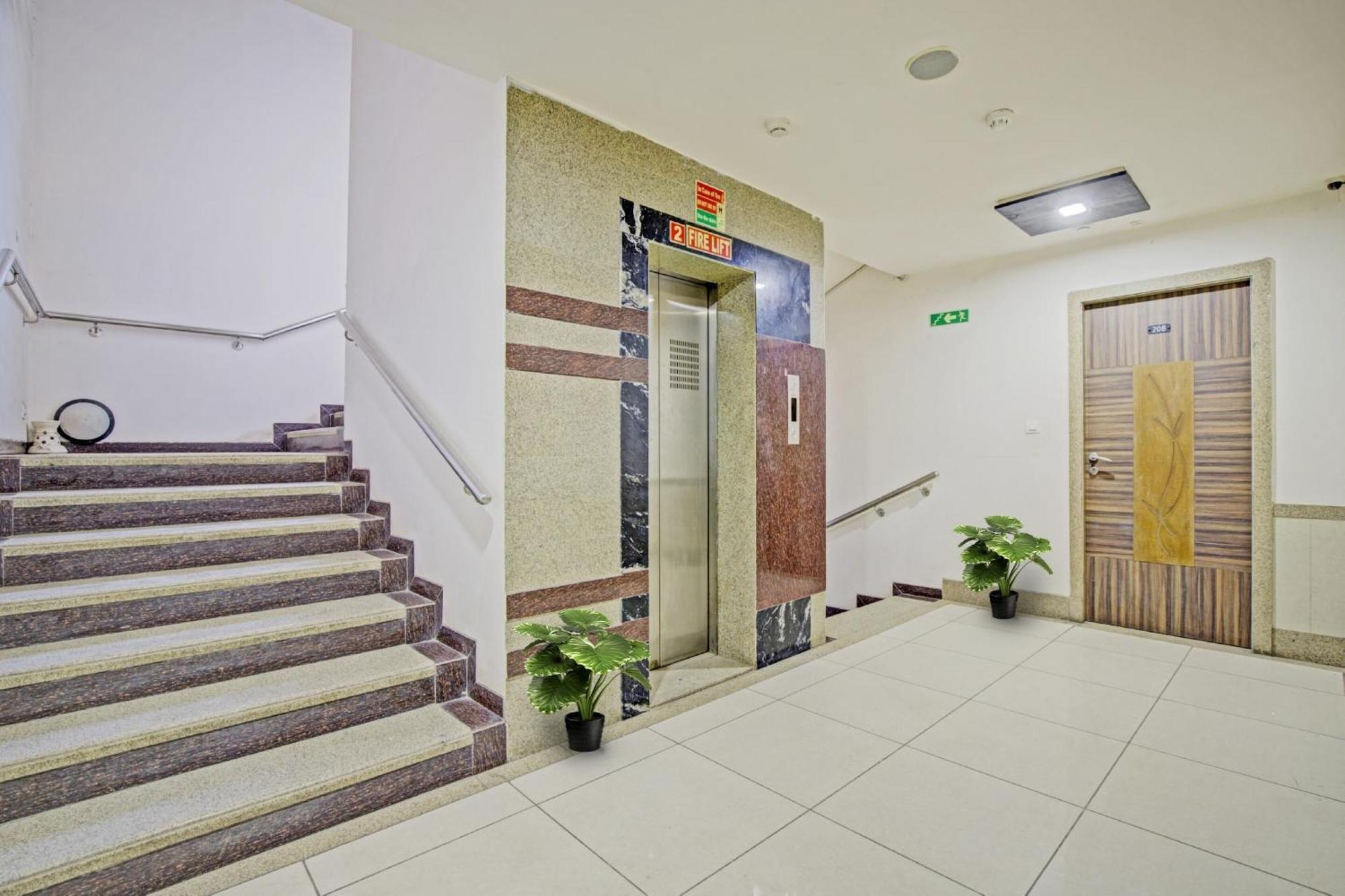 Hotel O The Kia Residency Hotel And Banquet Ahmedabad Exterior foto