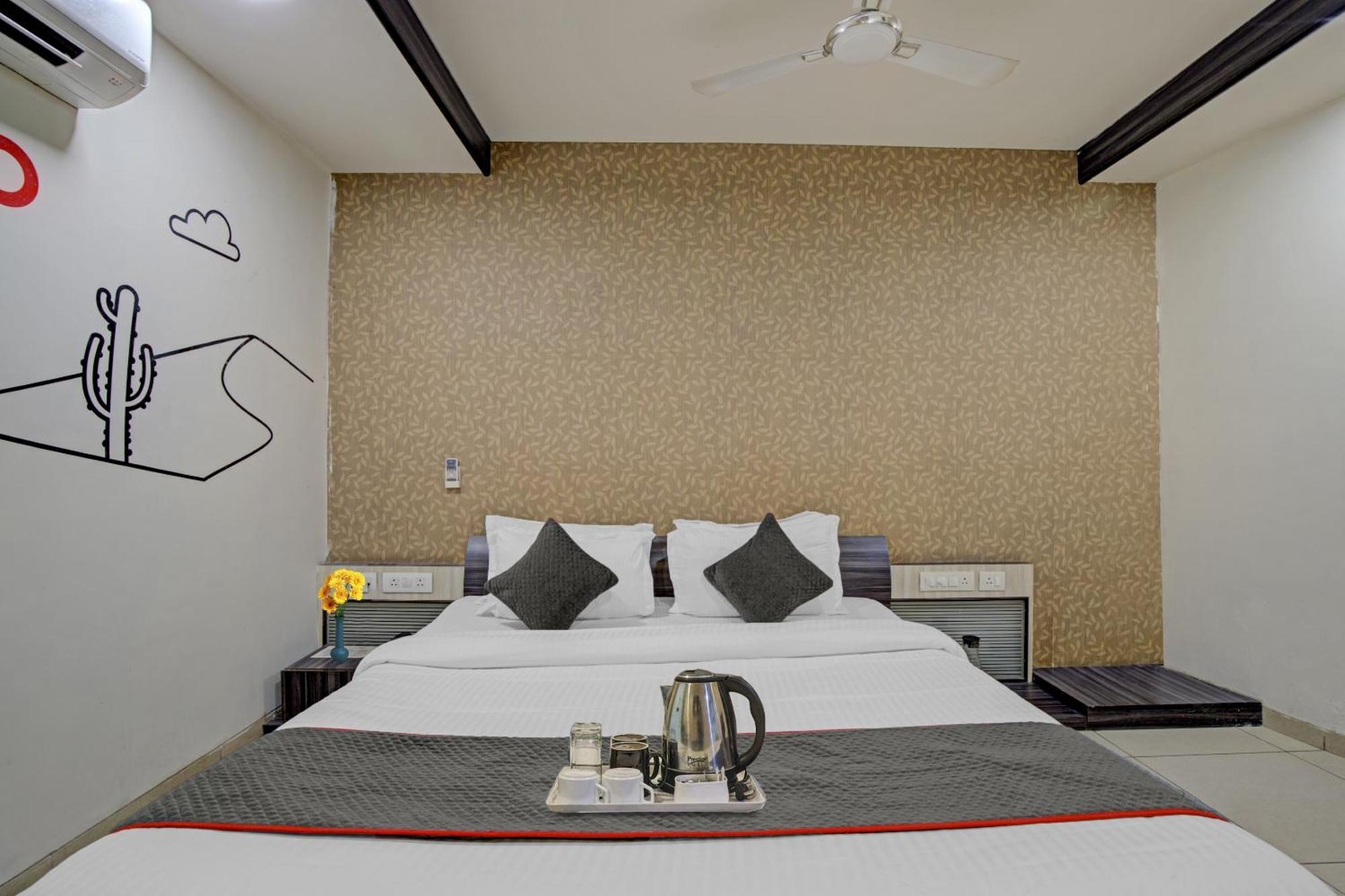 Hotel O The Kia Residency Hotel And Banquet Ahmedabad Exterior foto