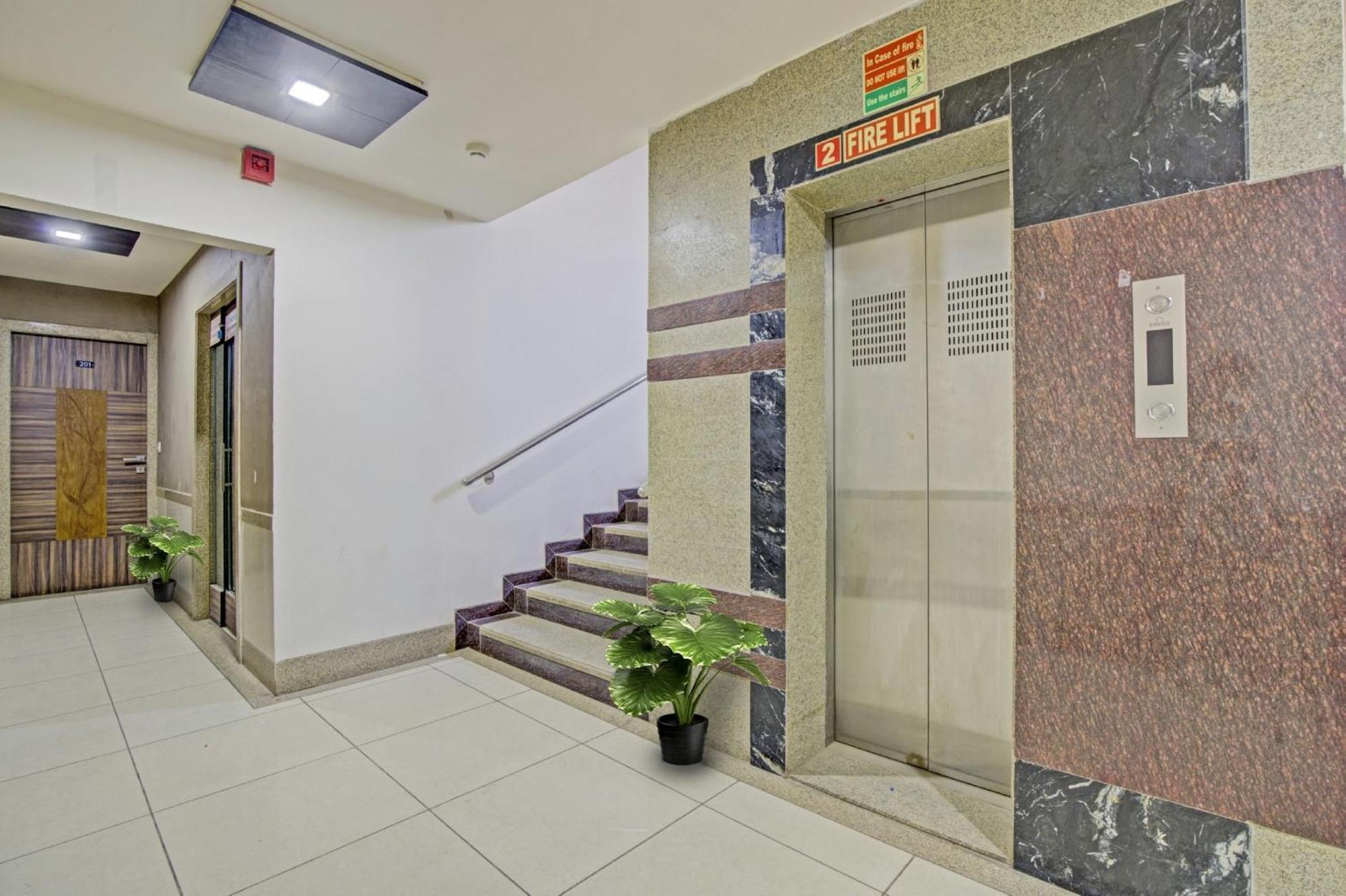 Hotel O The Kia Residency Hotel And Banquet Ahmedabad Exterior foto