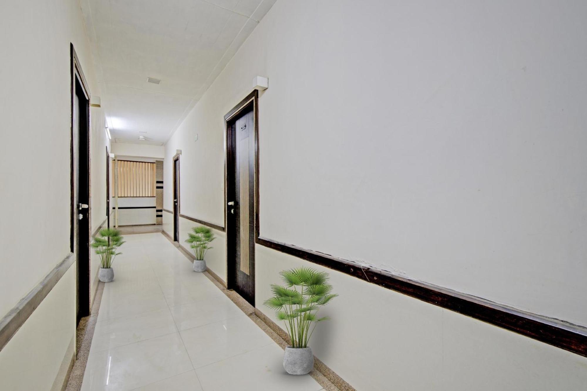 Hotel O The Kia Residency Hotel And Banquet Ahmedabad Exterior foto