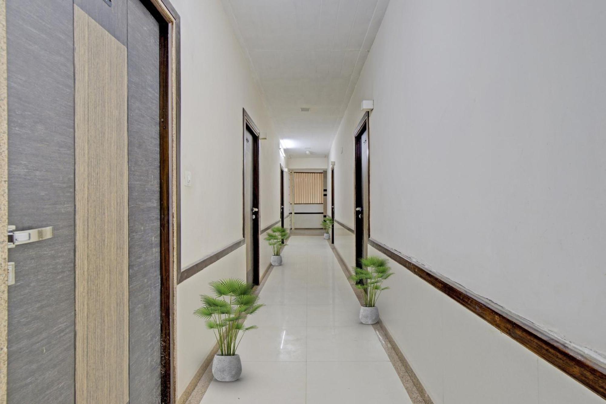 Hotel O The Kia Residency Hotel And Banquet Ahmedabad Exterior foto