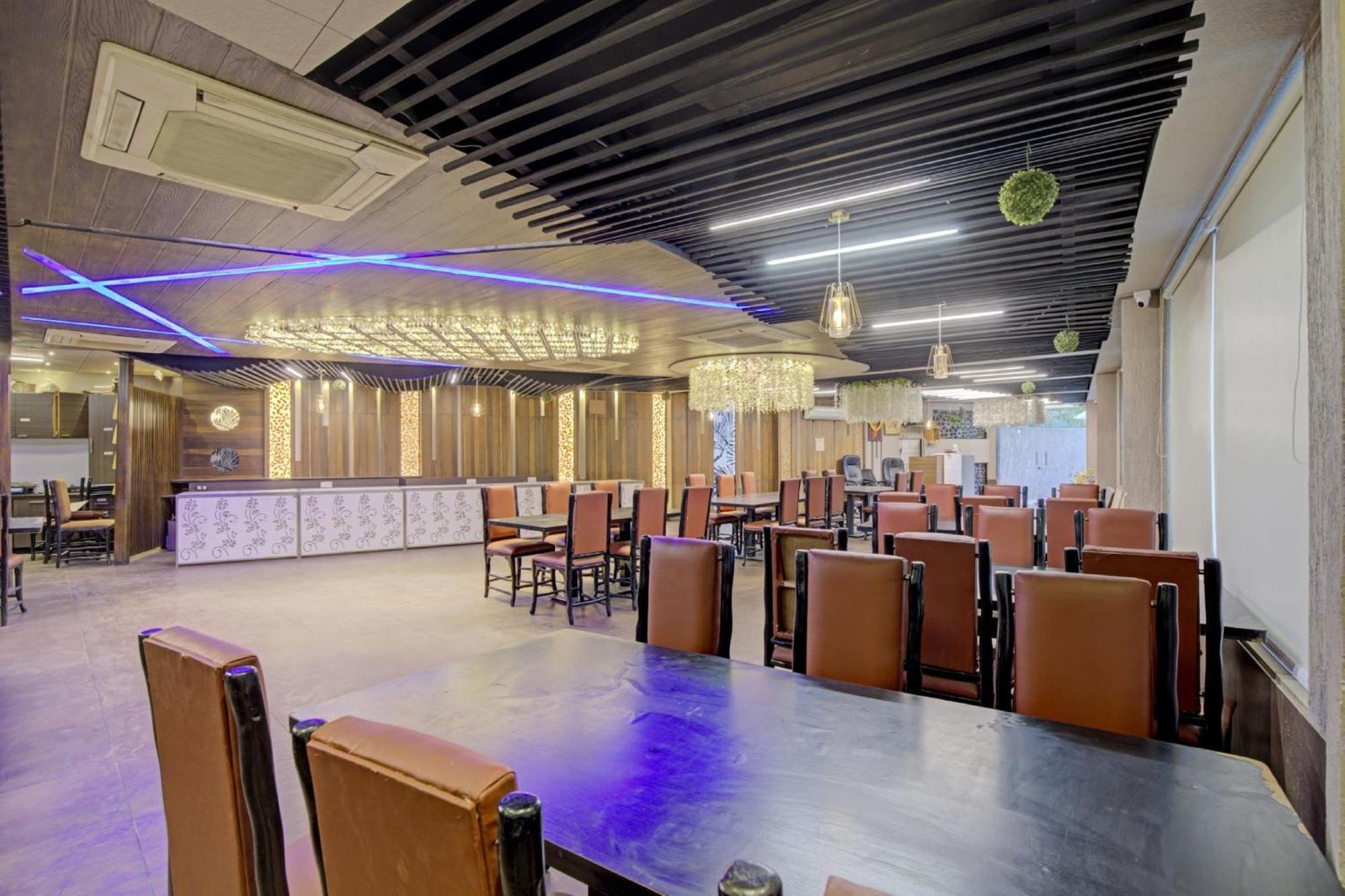Hotel O The Kia Residency Hotel And Banquet Ahmedabad Exterior foto