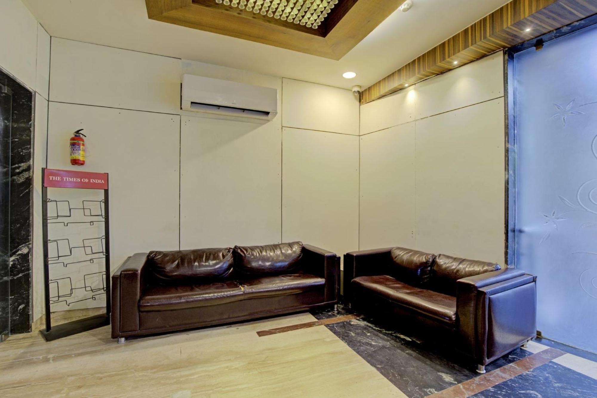 Hotel O The Kia Residency Hotel And Banquet Ahmedabad Exterior foto